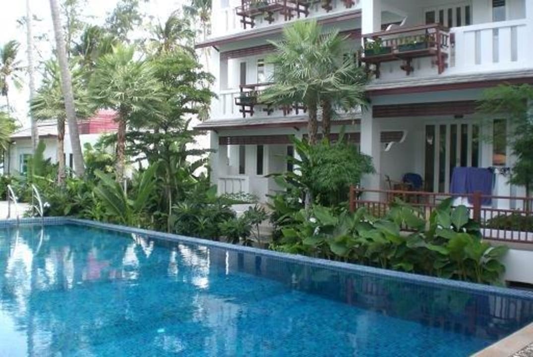 Blick auf die Zimmer im EG Hotel Montra Resort & Spa