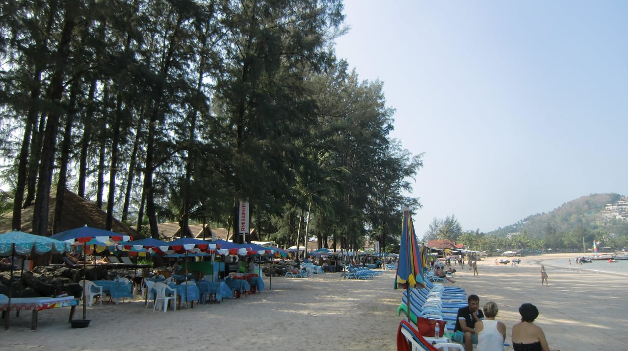 Öffentlicher Strand vor Hotel Best Western Premier Bangtao Beach Resort & Spa