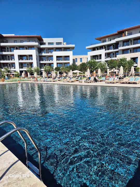 Pool Anda Barut Collection