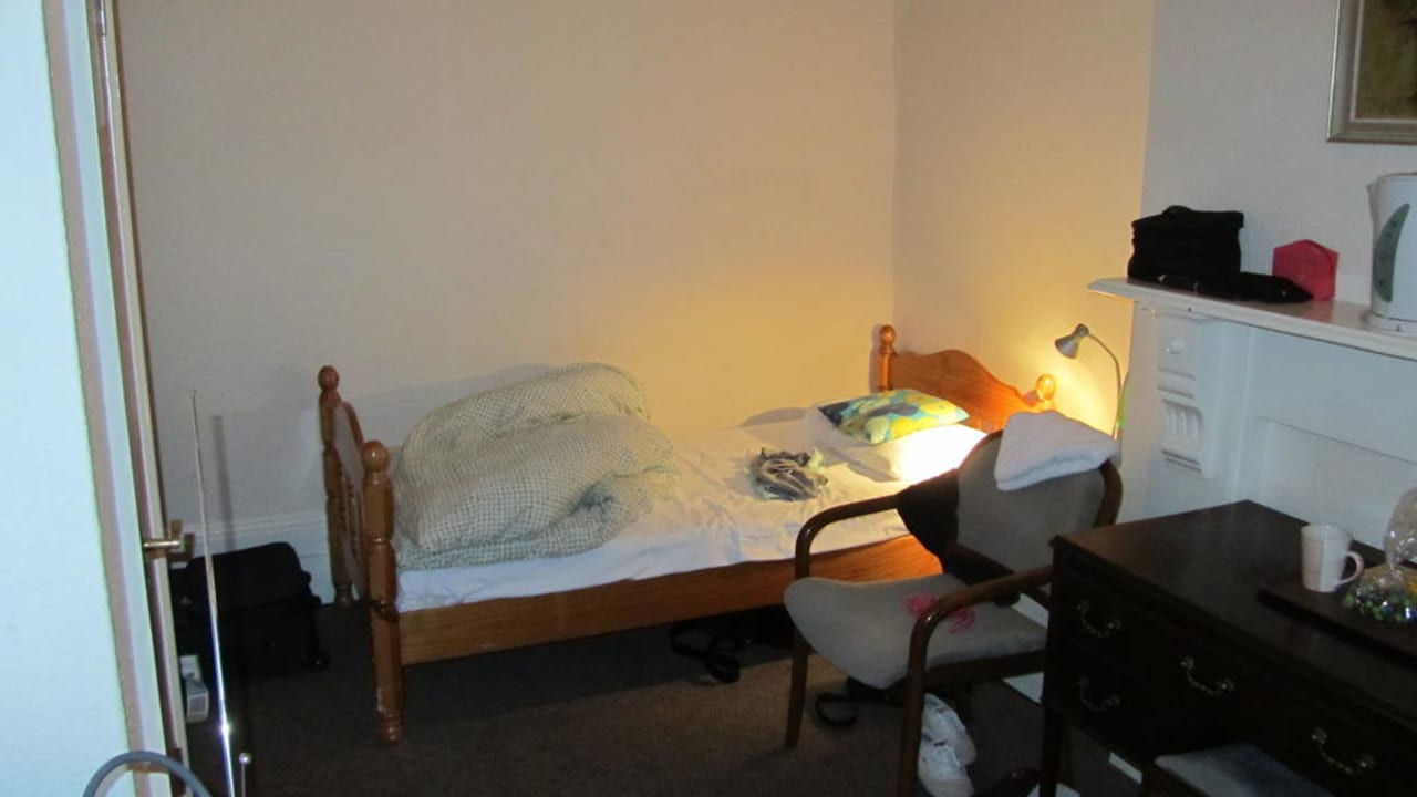 Andere Hälfte bzw. zweites Bett (meins)  Charlotte Guest House