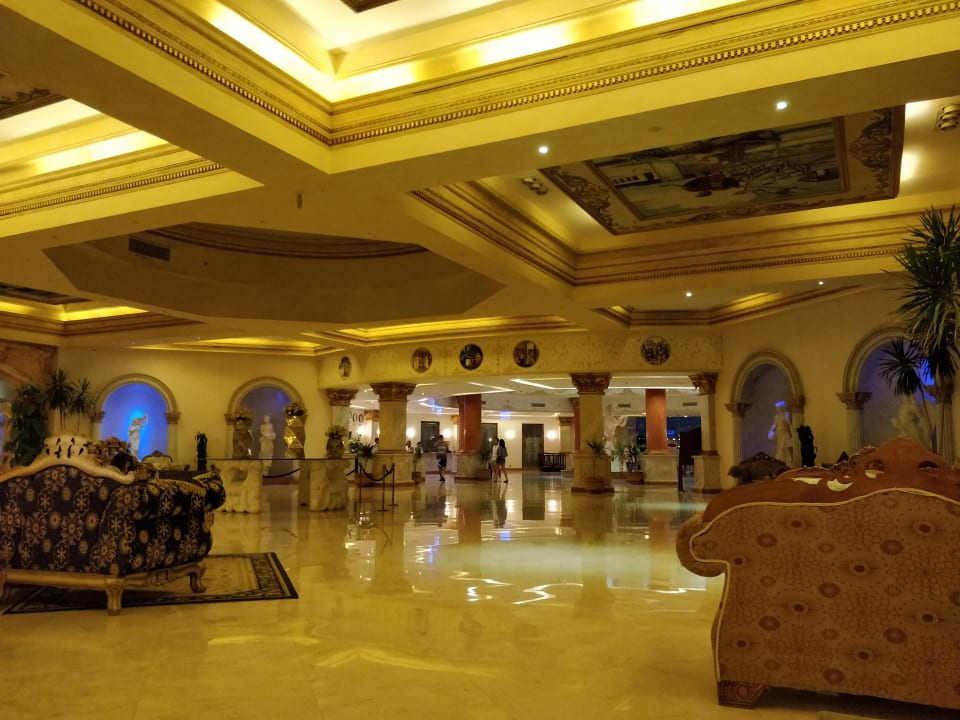 Lobby Hotel Titanic Palace