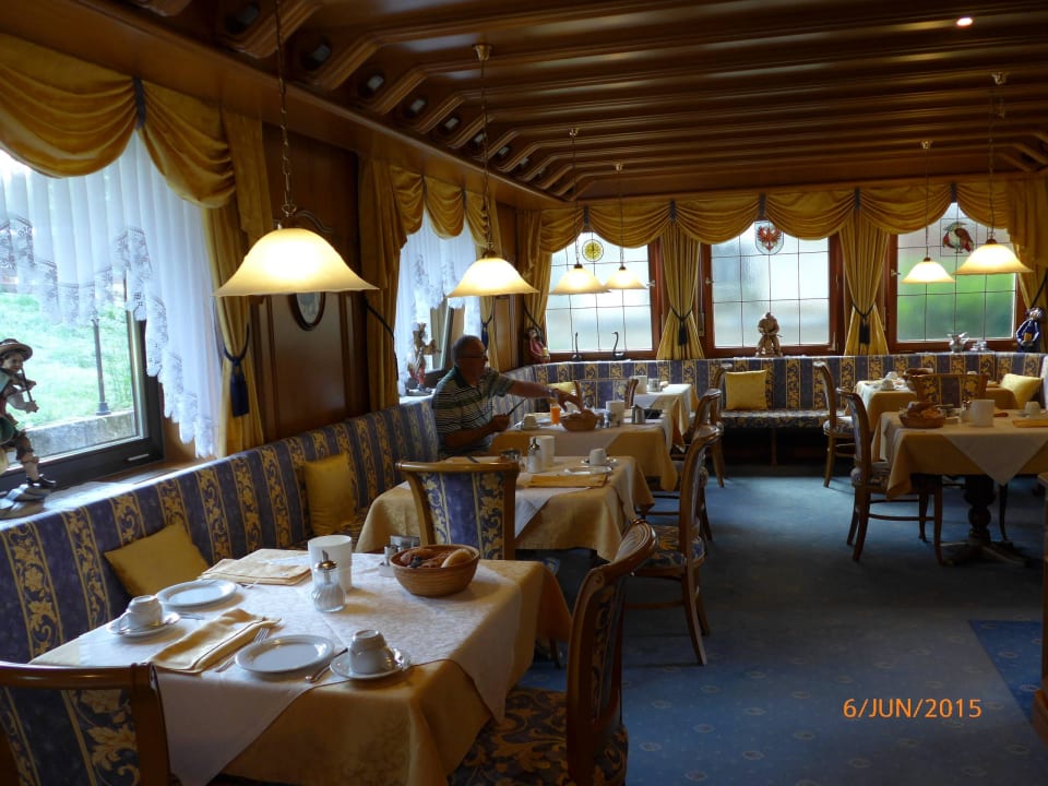 Essen und Früstücksraum Hotel Karin