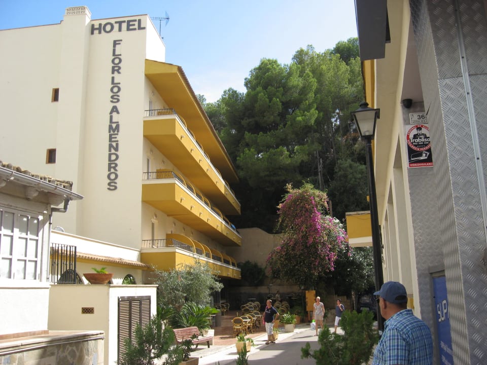 Seitenansicht mit Haupteingang FLOR los Almendros Hotel