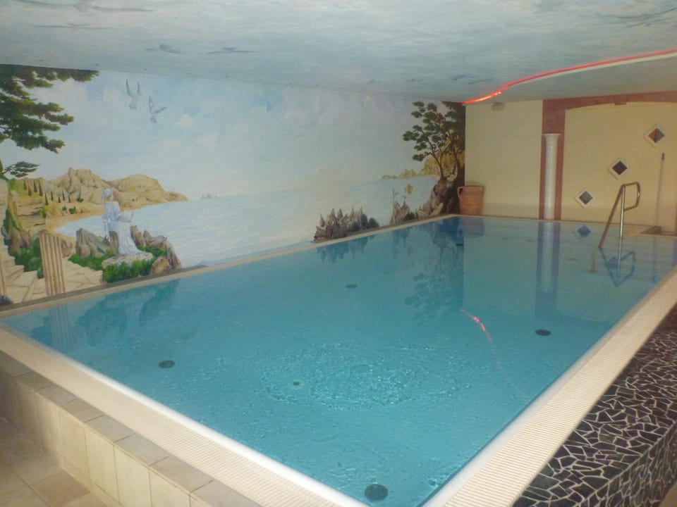 Der Pool mit griechischen Motiven Hotel am Hirschhorn
