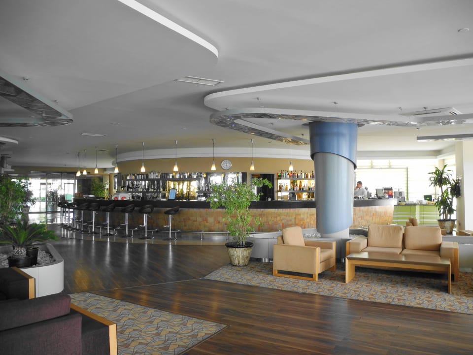 Bar mit lockeren Sitzgruppen VONRESORT Golden Coast
