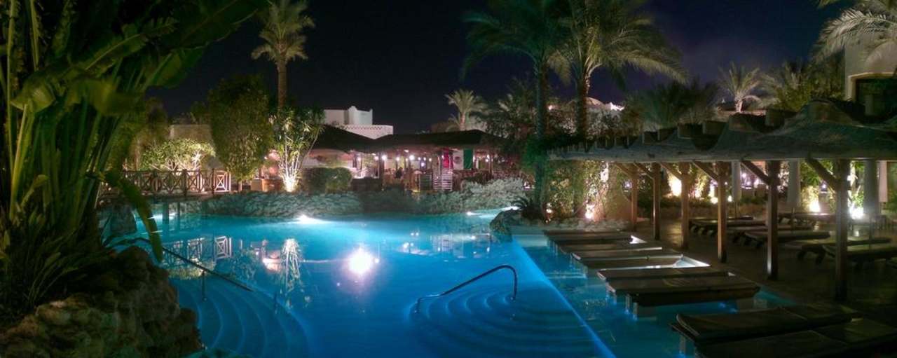 Pool am Abend Ghazala Gardens