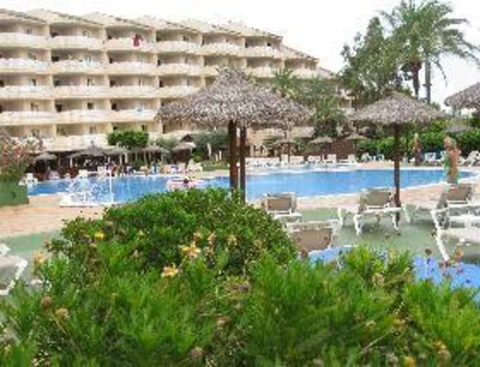 Aussenansicht Pool und Hotel Grupotel Port d'Alcudia