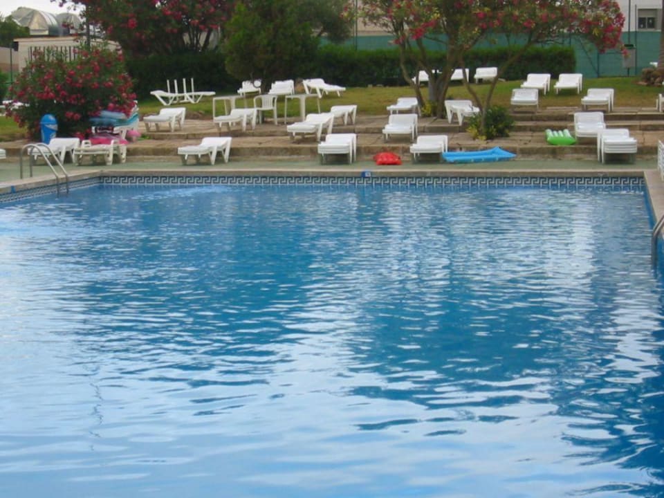 Poolanlage abends BG Tonga Tower Design Hotel & Suites