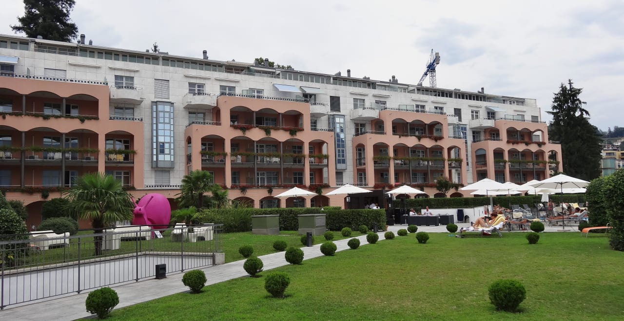 Blick vom Garten auf Residence-Teil Villa Sassa