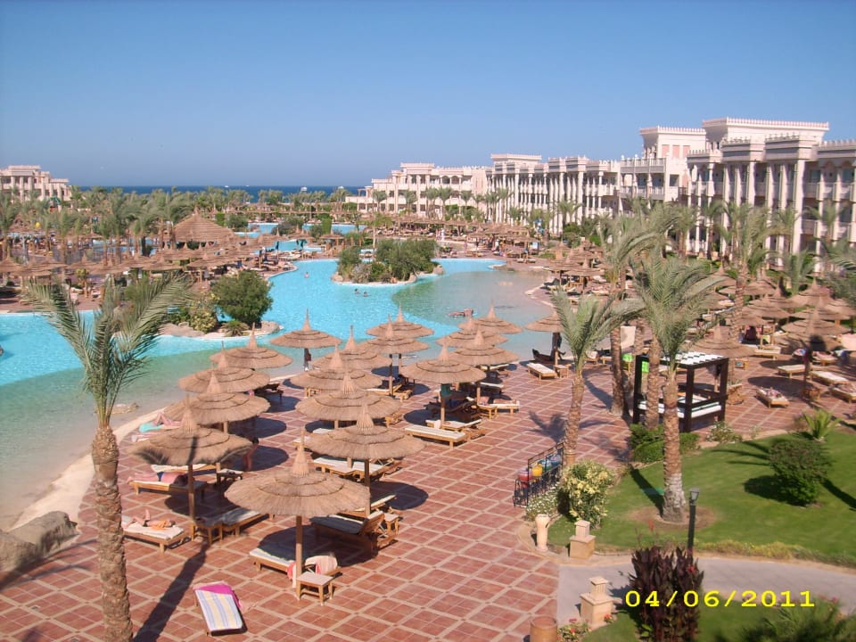 Liegen am Pool Pickalbatros Palace Resort