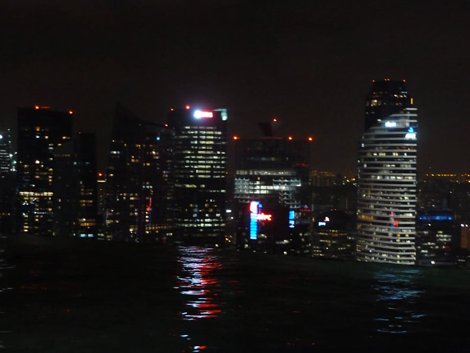 Basen nocą Marina Bay Sands