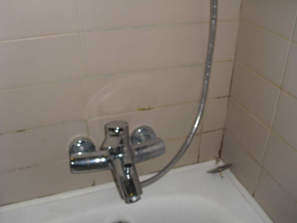 Schimmel/Dreck/Rost im Badezimmer Hotel Rosa Beach