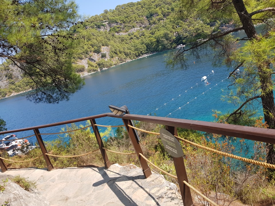 Strand Hillside Beach Club