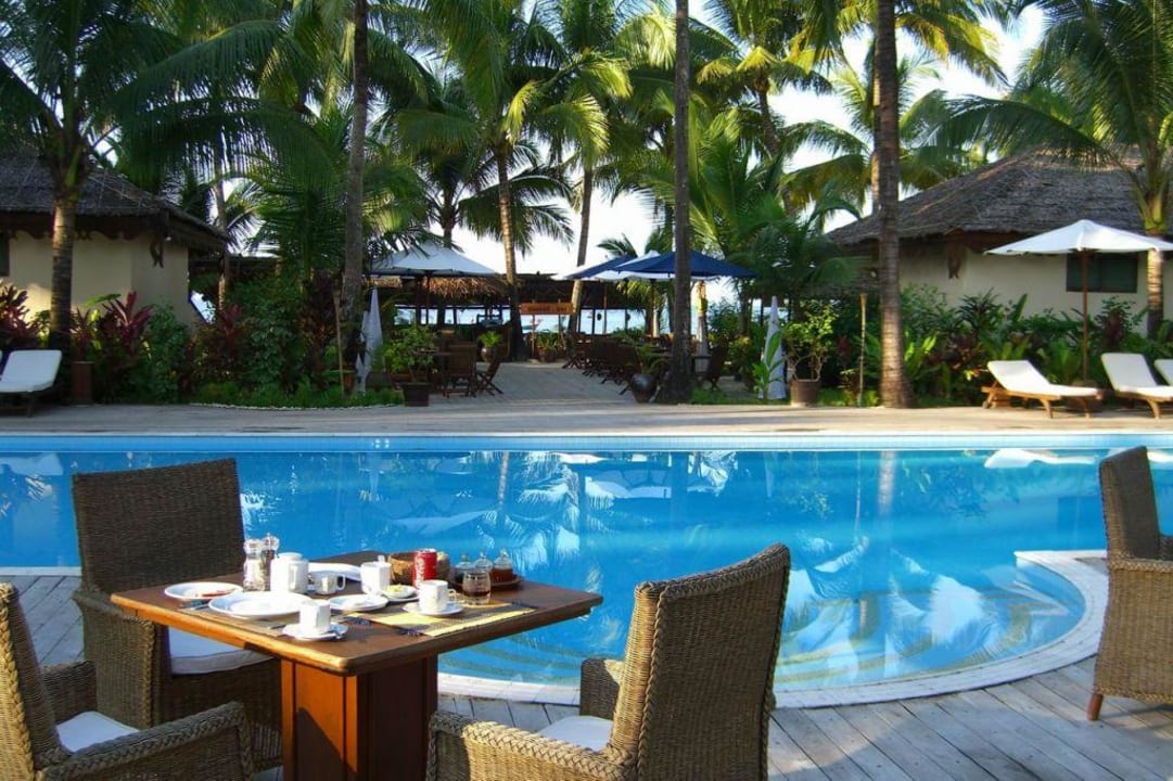 Poolansicht Bayview - the beach resort