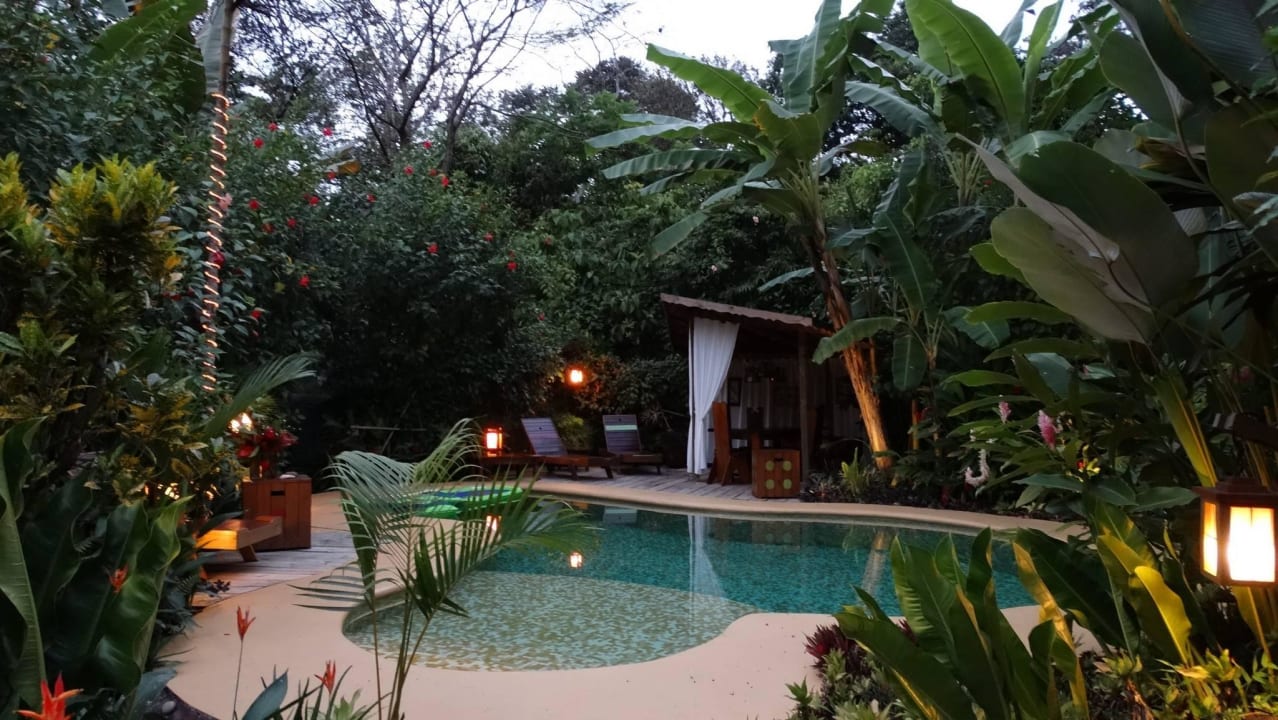 Pool at night Phidjie Lodge