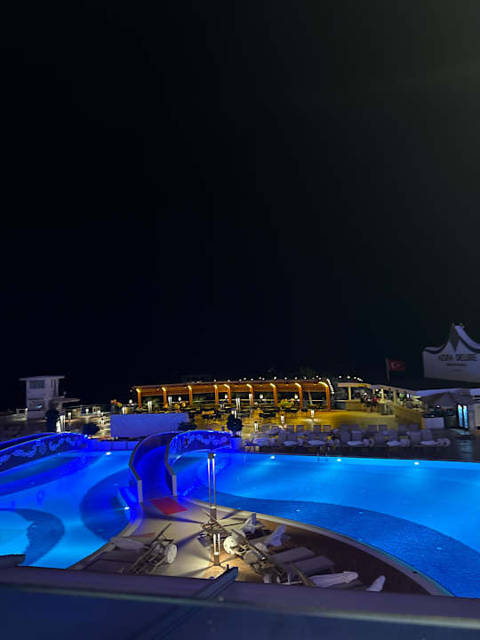 Lobby Azura Deluxe Resort & Spa Hotel