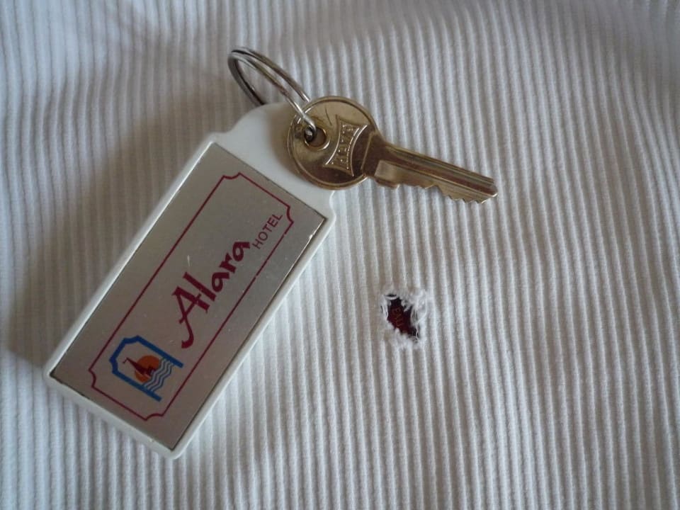 Loch in Bettdecke Alara Hotel