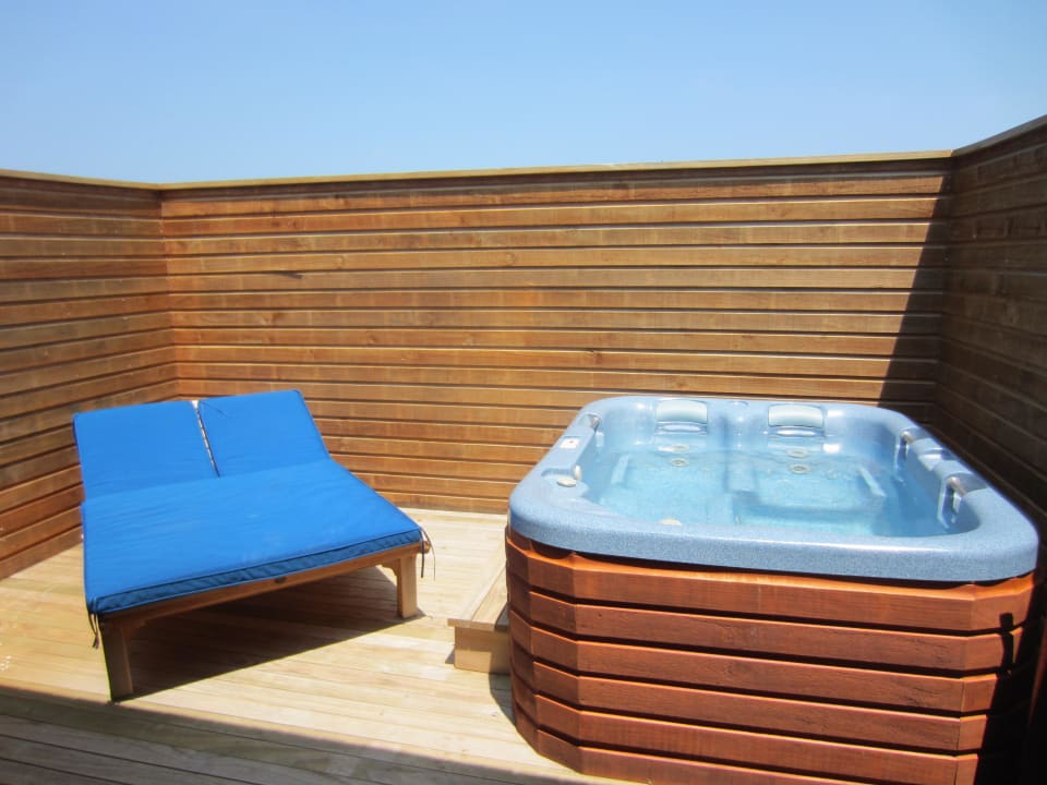 Jacuzzi Wasser Villa Vilamendhoo Island Resort & Spa