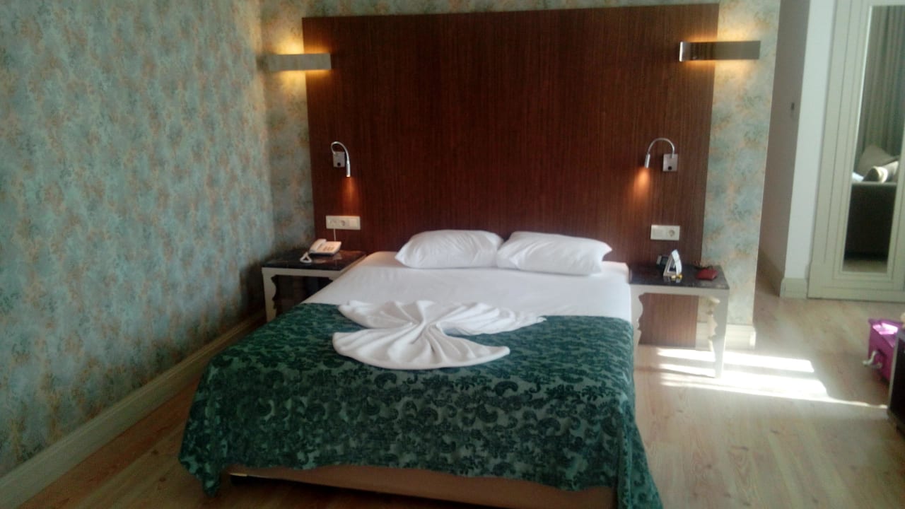 Zimmer Port Side Resort Hotel