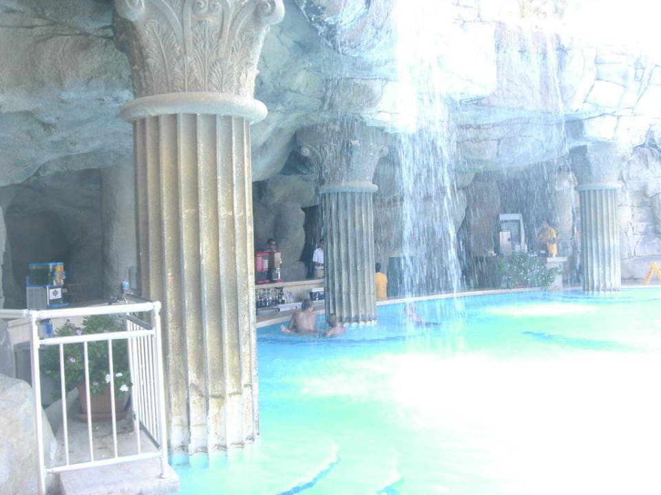 Swim-up Poolbar Monachus Family Resort Sorgun