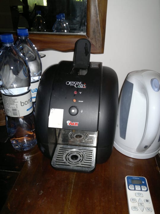 Verschmutze Kaffeemaschine Kihaa Maldives