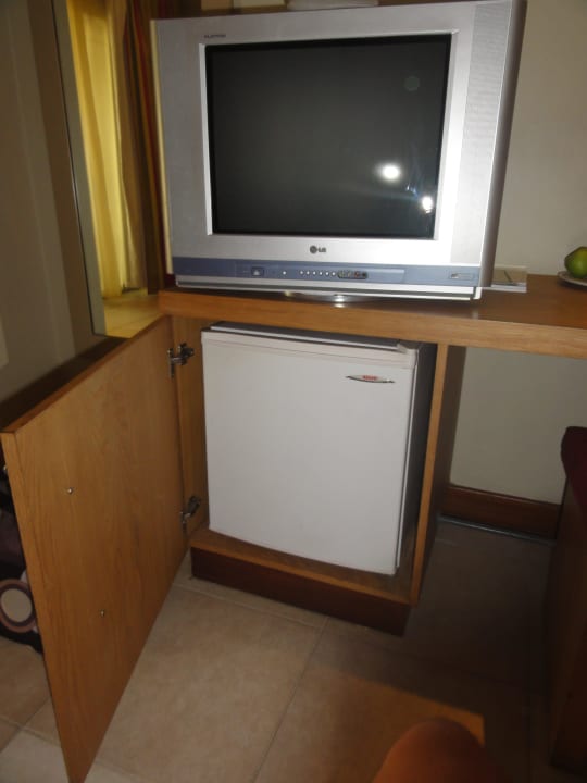 Fernseher und Minibar Mauricia Beachcomber Resort & Spa