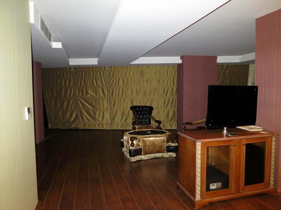 Aufenthalt und Schlafbereich Hotel Golden Palas