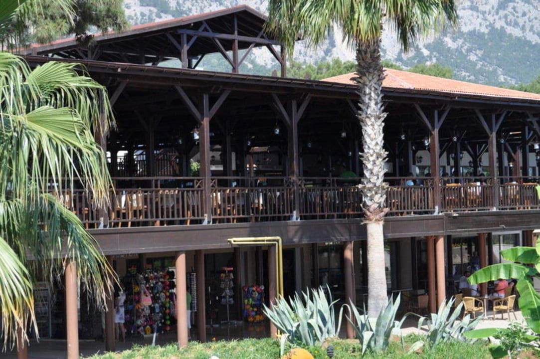 Restaurant und Einkaufsmöglichkeit Crystal Flora Beach Resort