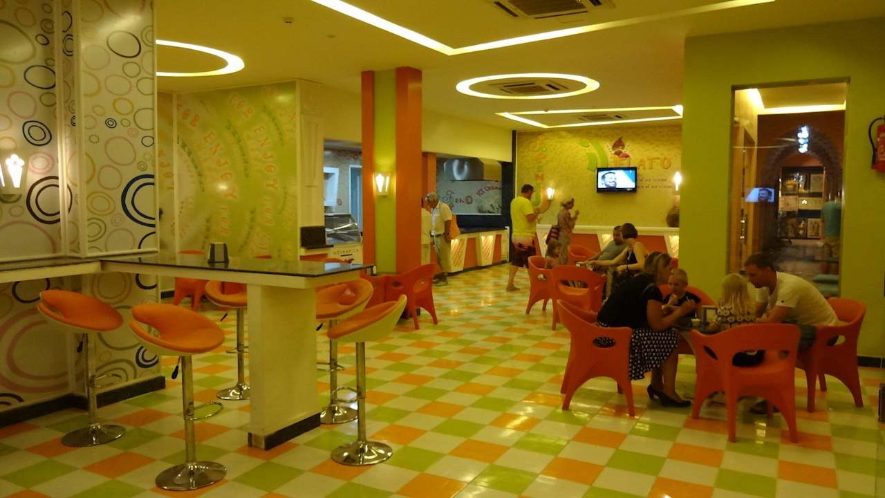 Eisdiele in der Anlage Pickalbatros Alf Leila Wa Leila Resort - Neverland Hurghada