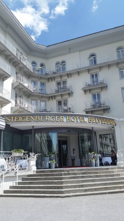 Hoteleingang Steigenberger Icon Grandhotel Belvédère