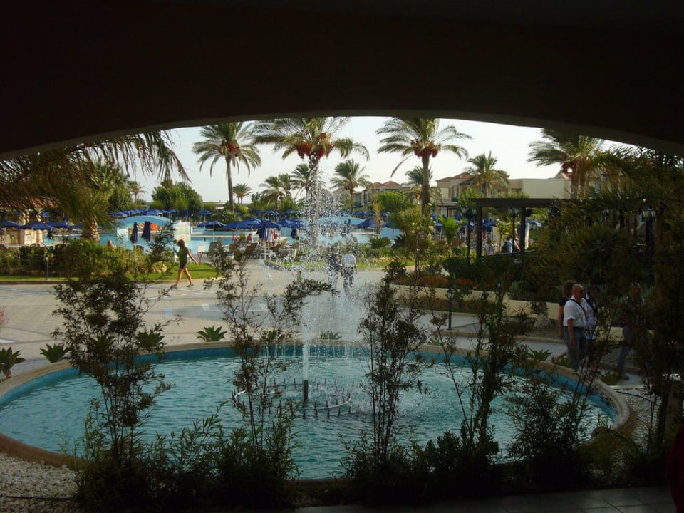 Blick aus der Hotelanlage Richtung Pools Lindos Princess Beach Resort & Spa