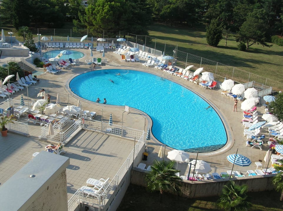 Poolanlage am Morgen Valamar Parentino Hotel