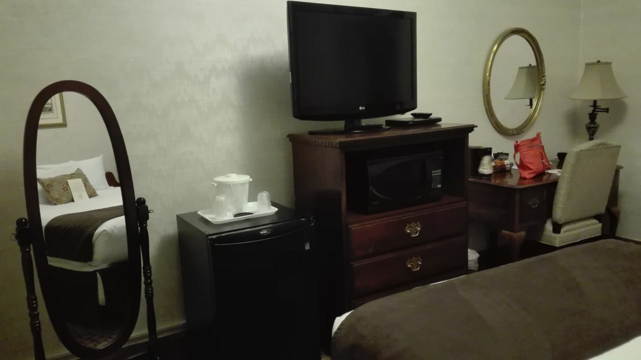 Zimmer SureStay Signature Collection Genetti Hotel