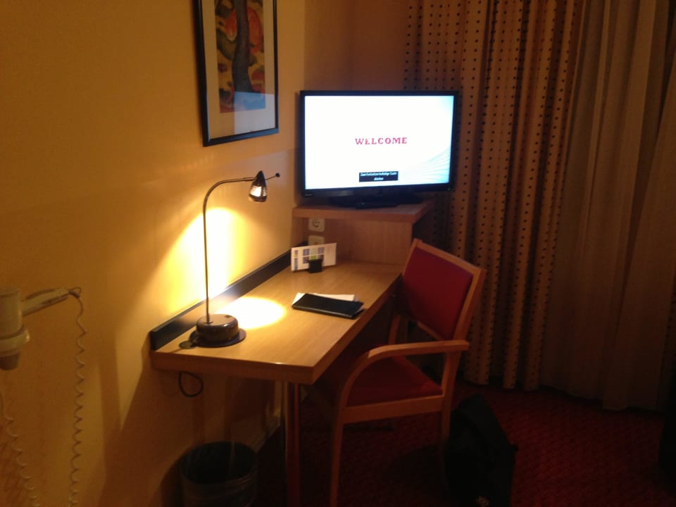 Schreibtisch Holiday Inn Express Frankfurt - Airport