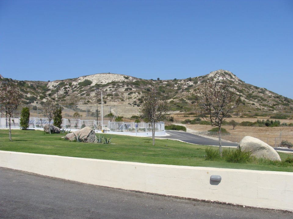 Vor dem Hoteleingang Atlantica Belvedere Resort