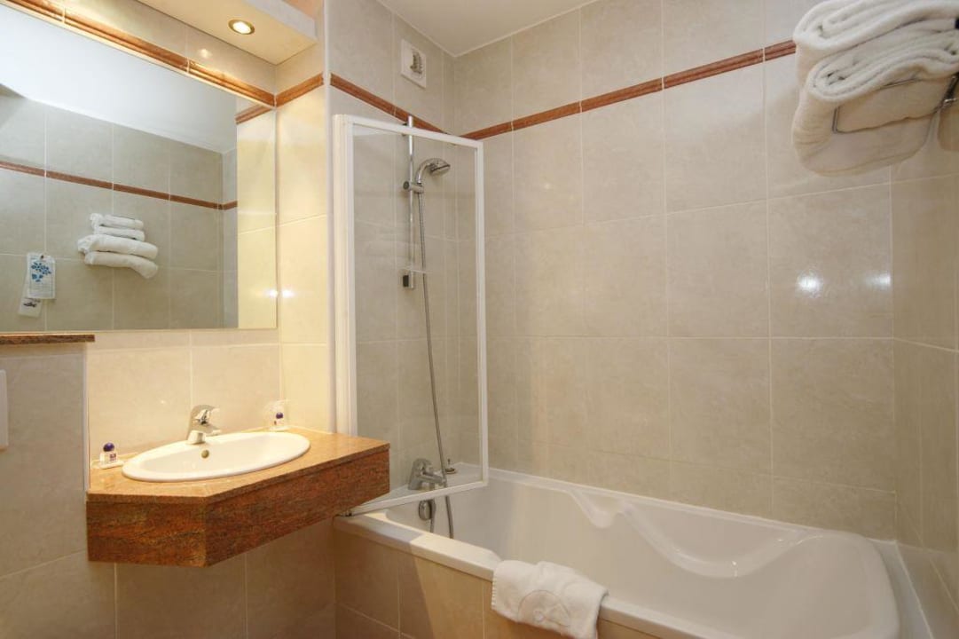 Chambre Kyriad Hotel Nimes Ouest