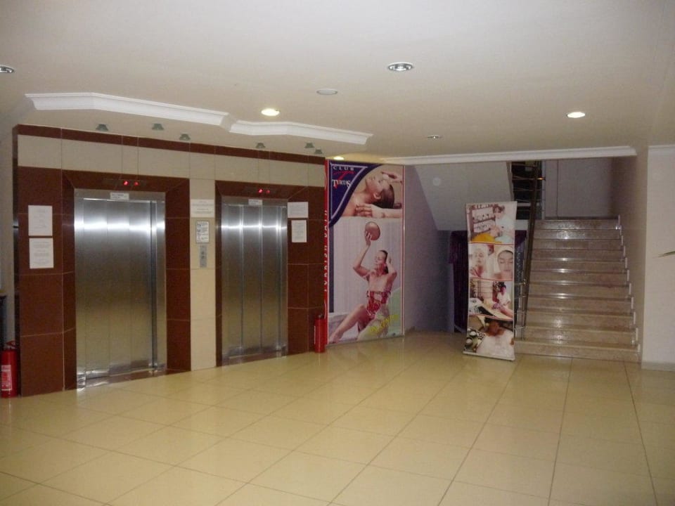 Haupthaus mit Lift Club Turtas Beach Hotel