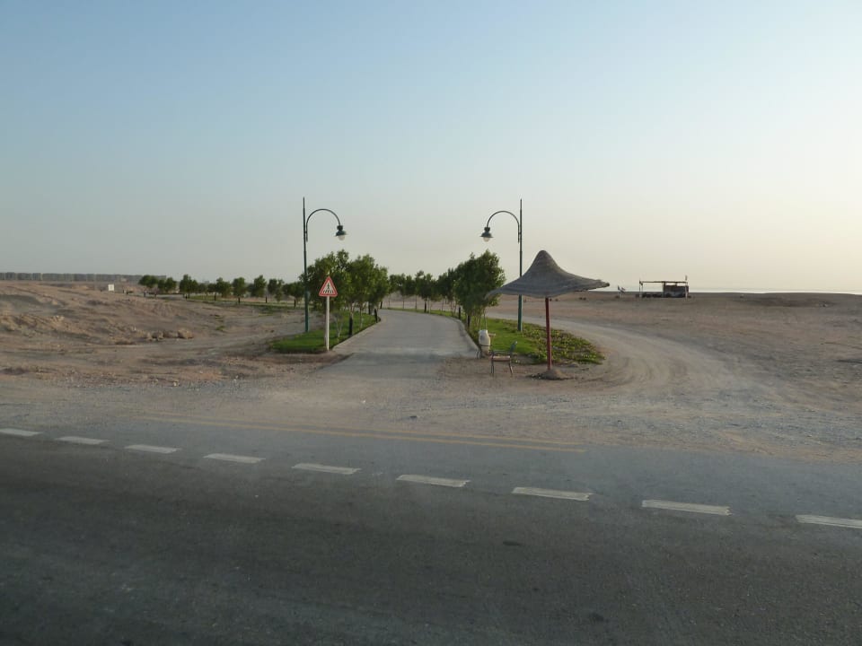 Straßenübergang ans Meer Aurora Bay Resort Marsa Alam