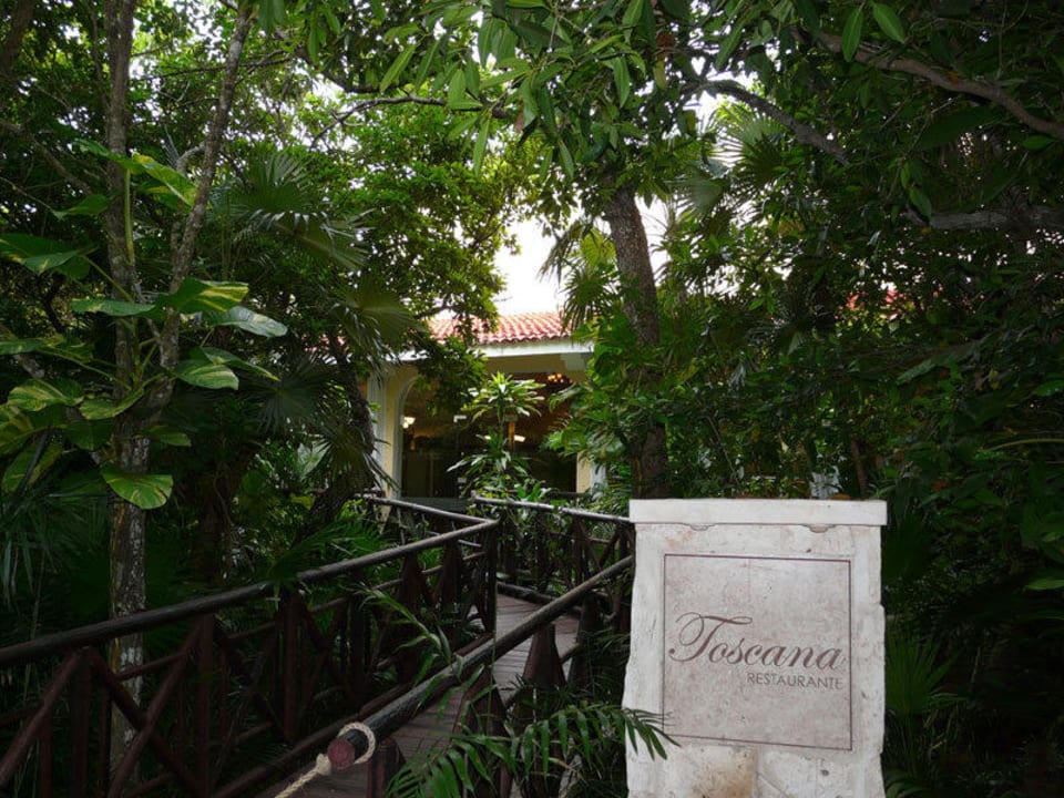 Eingangsbereich zum italienischen Restaurant Catalonia Royal Tulum Beach & Spa Resort - Adults only