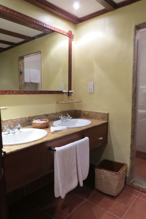 Bad Hotel Ngorongoro Serena Safari Lodge