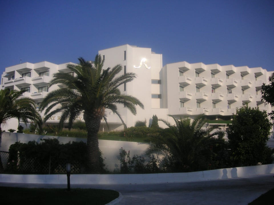 Vor dem Hotel Asteria Collection Side