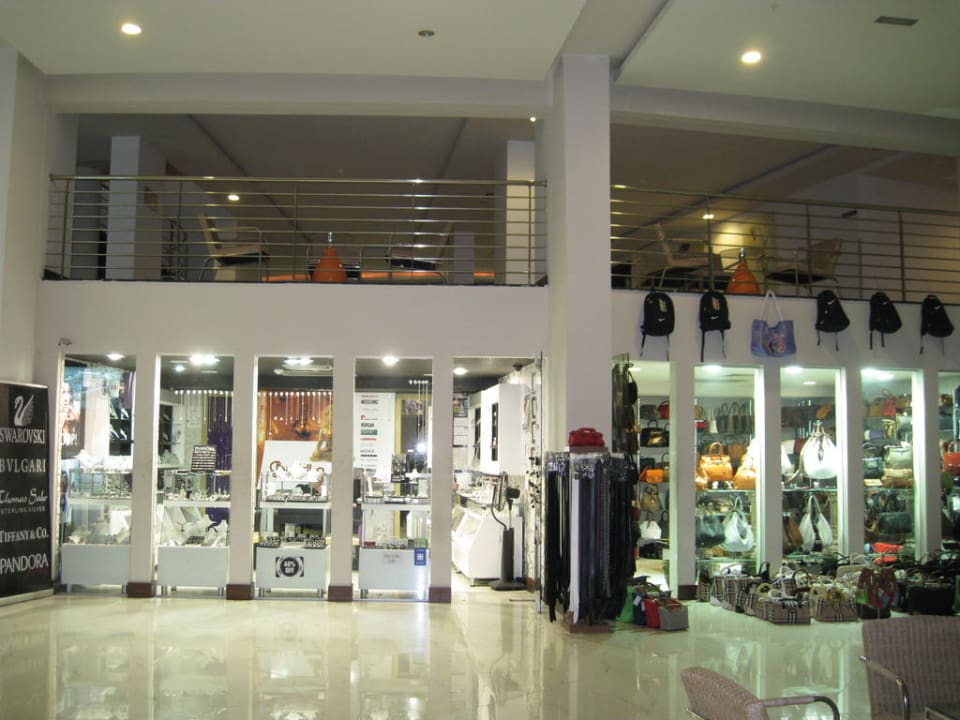 Ein Teil der Geschäfte Limak Lara Deluxe Hotel & Resort