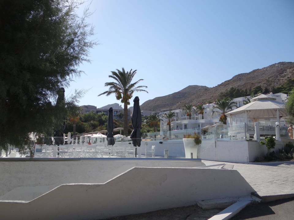 Poolbar und Sonnendach Dimitra Beach Hotel & Suites
