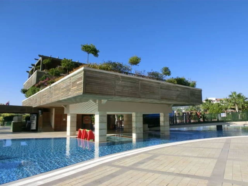 Pool mit Poolbar Diamond Excellence Resort & Spa