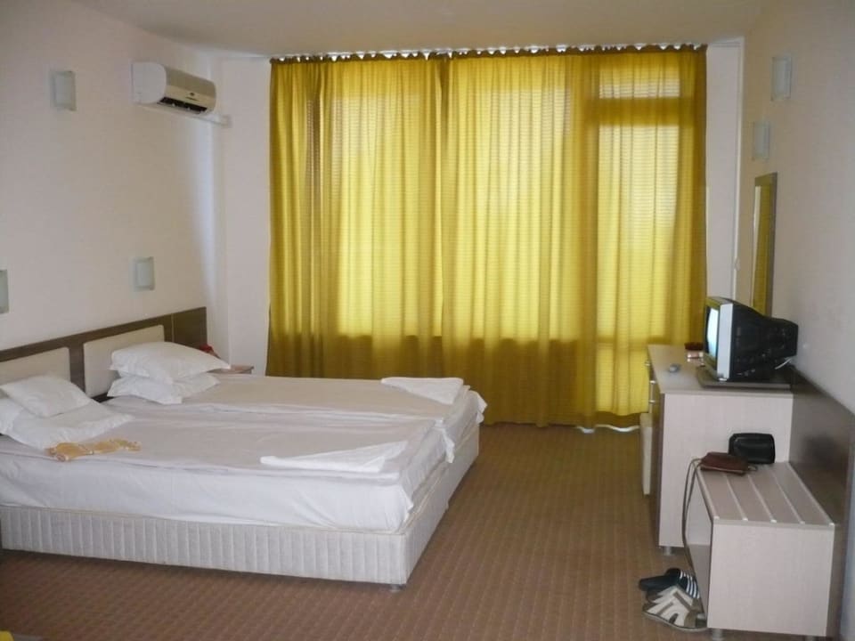 Oben links die Klimaanlage Hotel Esperanto