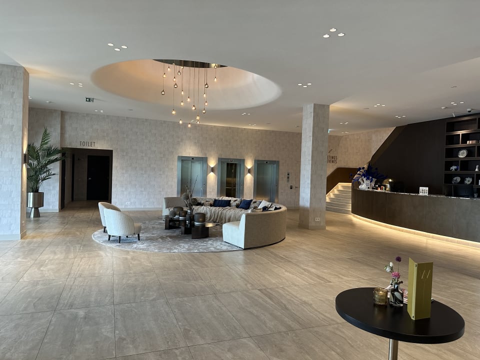Lobby Van der Valk Hotel Delft A4