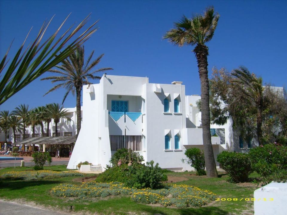 Bungalowanlage neben dem Hauptgebäude Ruspina Beach Resort