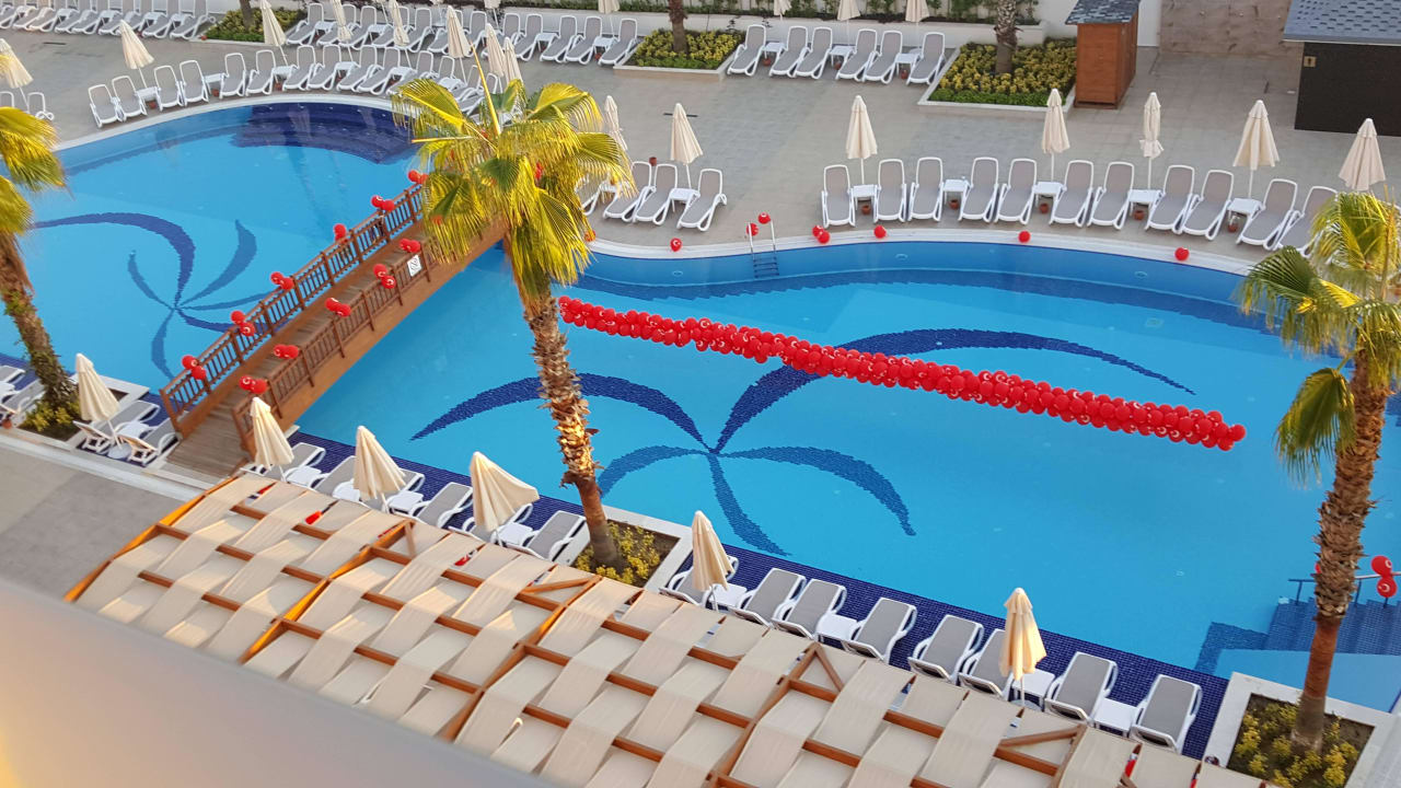 Pool Mary Hotel Side