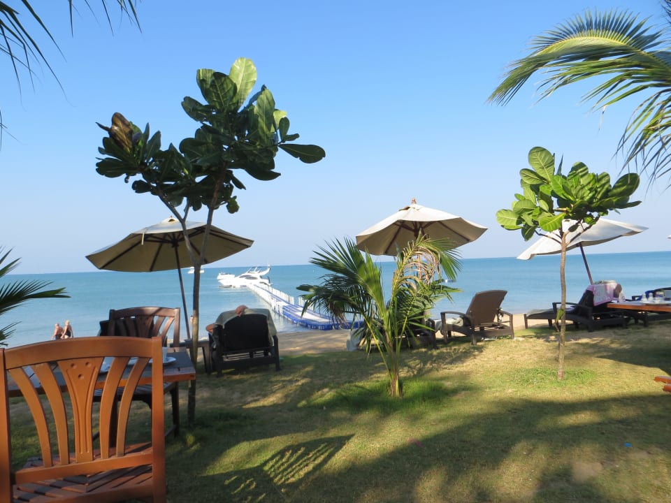 Frühstück mit Blick auf Steg La Flora Khao Lak