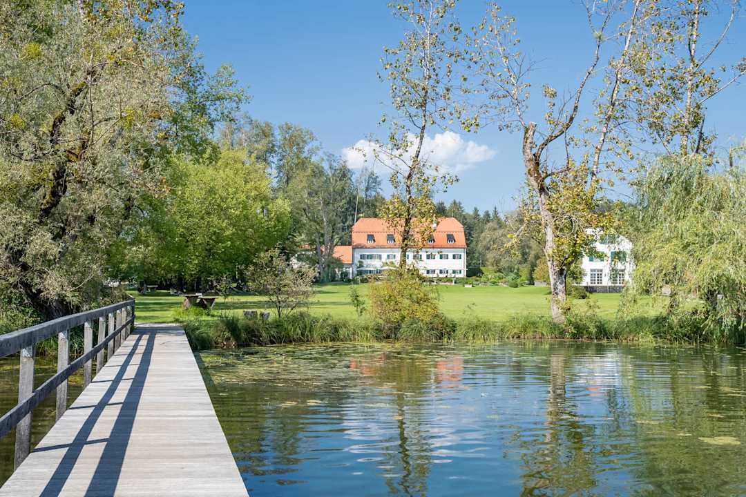 Außenansicht Hotel Aiterbach am Chiemsee